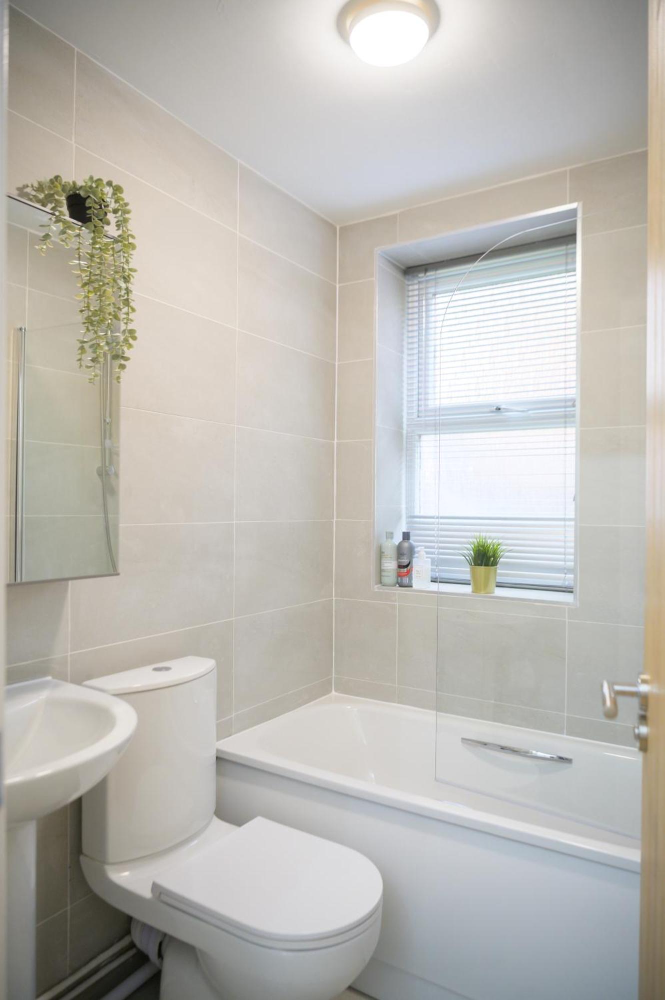 Silver Pines King Bed 2 Bedroom Apartment Manchester Zewnętrze zdjęcie